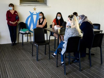 Des femmes victimes de violences conjuguales réfugiées au centre d'entraînement de l'OM, à Marseille, le 6 mai 2020 - Christophe SIMON [AFP]