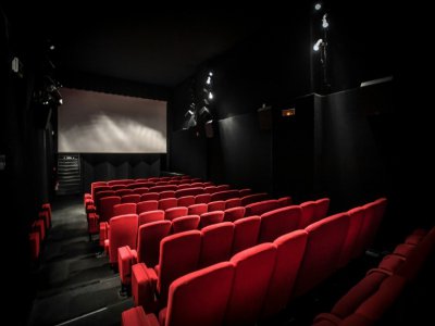 Les cinémas, comme les salles de spectacles, ne peuvent pas rouvrir le 11 mai - STEPHANE DE SAKUTIN [AFP]