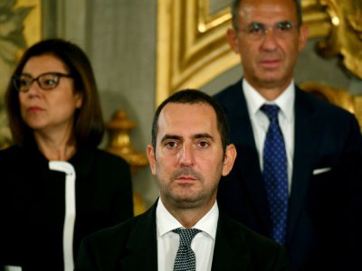Le ministre italien des Sports Vincenzo Spadafora (au centre), le 5 septembre 2019 au palais présidentiel à Rome - Andreas SOLARO [AFP/Archives]