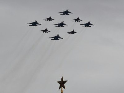 Parade aérienne de l'aviation russe au-dessus de Moscou, le 9 mai 2020 pour célébrer les 75 ans de la fin de la Seconde guerre mondiale - Yuri KADOBNOV [AFP]
