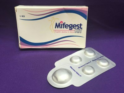 Image obtenue le 7 mai 2020 auprès de la plateforme Plan C d'une boîte contenant des comprimés de mifépristone et de misoprostol, utilisés dans le cadre d'un avortement médicamenteux - [AFP]