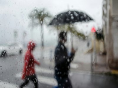La Gironde et les Landes ont été placées en vigilance rouge dimanche par Météo France en raison de fortes pluies attendues dans la nuit ainsi qu'une partie de la journée lundi. - VALERY HACHE [AFP/Archives]