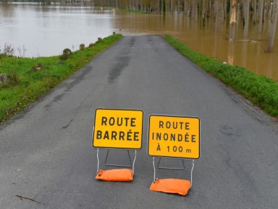 Une route inondée en Gironde en décembre 2019 - NICOLAS TUCAT [AFP/Archives]