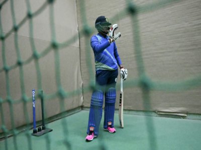 Shafali Verma, un jeune joueur de cricket de 16 ans, s'entraîne en salle le 15 janvier 2020 à Rohtak au nord de l'Inde - Money SHARMA [AFP/Archives]