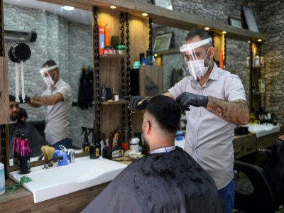 Un salon de coiffure à Istanbul (Turquie) le 11 mai 2020 - Ozan KOSE [AFP]