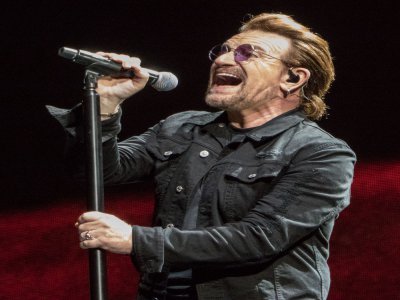 Bono est le leader du groupe U2.