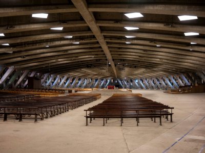 La basilique Saint Pie X à Lourdes désertée en raison de l'épidémie de Covid-19, le 9 avril 2020 - Lionel BONAVENTURE [AFP/Archives]