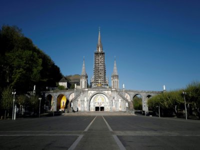 La basilique Notre-Dame du Rosaire, à Lourdes, désertée en raison de l'épidémie de Covid-19, le 9 avril 2020 - Lionel BONAVENTURE [AFP/Archives]