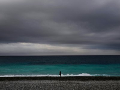 Au bord de la mer Méditerranée à Nice, le 12 mai 2020 - VALERY HACHE [AFP]