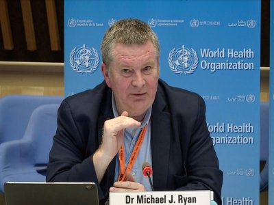 Michael Ryan, directeur des questions d'urgence sanitaire à l'OMS, lors d'une conférence de presse virtuelle sur le Covid-19 à Genève le 30 mars 2020 - - [AFP]