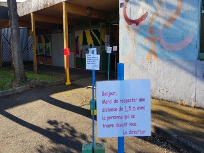 A Alençon, retour en classe jeudi matin 14 mai dans des écoles où les enfants vont devoir apprendre à respecter les gestes de distanciation...