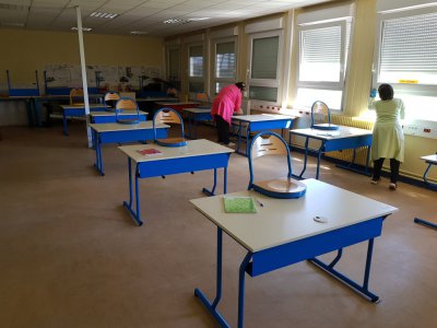 Les équipes du collège Henri-Wallon du Havre sont en plein travail pour nettoyer toutes les classes avant la réouverture du lundi 18 mai.