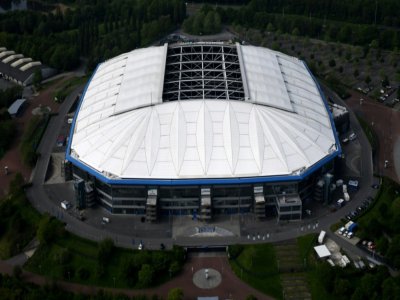 Vue aérienne de la Veltins Arena, le stade du club de Schalke 04, le 8 mai 2020 à Gelsenkirchen - Ina FASSBENDER [AFP/Archives]