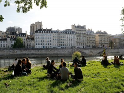 Sur les berges de la Seine à Paris, le 11 mai 2020 - FRANCOIS GUILLOT [AFP/Archives]