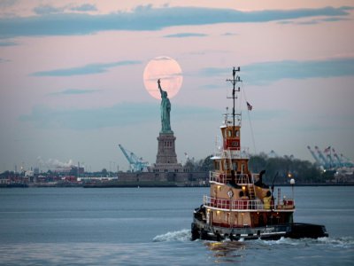 Une vue de la Statue de la Liberté, emblême de New York, le 7 mai 2020 - Johannes EISELE [AFP]