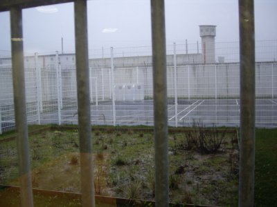 Après deux mois, les parloirs reprennent pour les détenus du centre pénitentiaire de Condé-Sur-Sarthe.