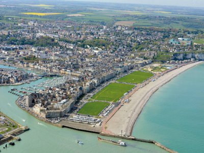 La Ville de Dieppe a été la première à communiquer sur la réouverture de son front de mer dès ce week-end. - DR