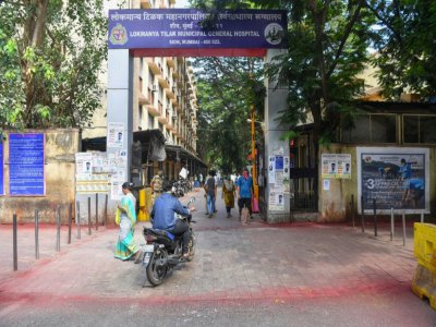 L'entrée de l'hôpital public Lokmanya Tilak, le 15 mai 2020 à Bombay, en Inde - Indranil MUKHERJEE [AFP]