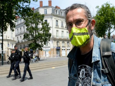 Un manifestant avant un rassemblement de "gilets jaunes" prévu le 16 mai 2020 à Nantes - JEAN-FRANCOIS MONIER [AFP]
