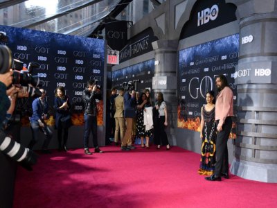 L'acteur de la série "Games of Thrones" Jason Momoa et sa femme l'actrice Lisa Bonet sur le tapis rouge pour la dernière saison, le 3 avril 2019 à New York - Angela Weiss [AFP/Archives]