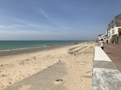 De nouvelles plages sont autorisées à rouvrir. Ici, la plage d'Agon-Coutainville le samedi 16 mai, au premier week-end de réouverture.