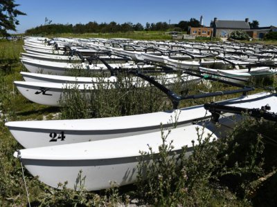 Des dizaines de bateaux de l'école des Glénans restés à terre, le 18 mai 2020 au large de Fouesnant, dans le Finistère - Fred TANNEAU [AFP]