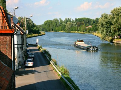 Le canal Deûle-Escaut près de Roubaix en 2007 - PHILIPPE HUGUEN [AFP/Archives]