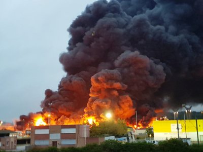 L'impressionnant incendie qui a touché l'usine Lubrizol à Rouen en septembre dernier pourrait avoir été causé par des radiateurs électriques au sein de Normandie logistique.