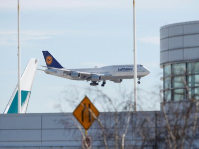 Un Boeing de la compagnie Lufthansa atterrit à Chicago le 13 mars 2020 - KAMIL KRZACZYNSKI [AFP]