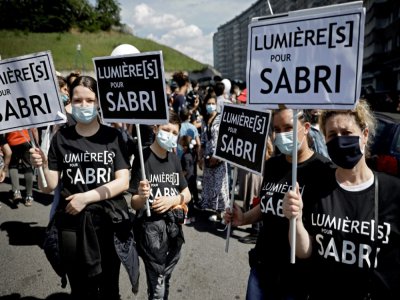 Marche blanche en mémoire de Sabri in Argenteuil dans le Val-d'Oise, le 21 mai 2020 - THOMAS COEX [AFP]