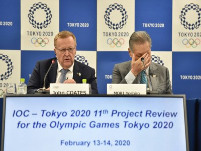 L'Australien John Coates lors d'une conférence de presse avec le patron du comité d'organisation des JO de Tokyo Yoshiro Mori  le 14 février 2020 à Tokyo - Kazuhiro NOGI [AFP/Archives]