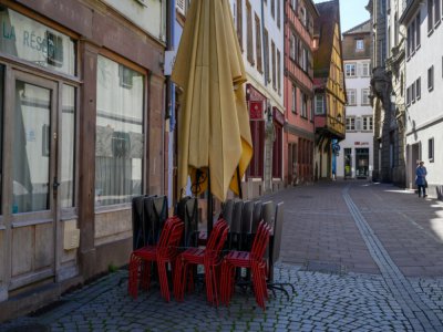 Un restaurant fermé en raison de l'épidémie de nouveau cornavirus, le 15 mars 2020 à Strasbourg - PATRICK HERTZOG [AFP/Archives]
