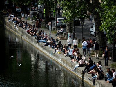 Une rive du canal Saint-Martin, le 24 mai 2020 à Paris - THOMAS COEX [AFP]