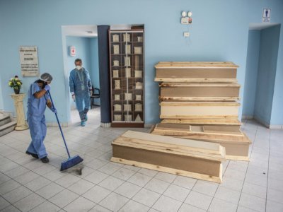 Des cercueils sont prêts pour des victimes du Covid-19 au cimetière El Angel à Lima, le 21 mai 2020 - ERNESTO BENAVIDES [AFP/Archives]