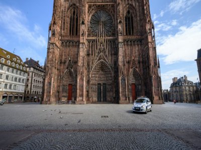 La célèbre cathédrale de Strasbourg photographiée le 17 mars 2020. Un match de foot "sauvage" a réuni dimanche 24 mai 2020 entre 300 et 400 personnes dans la grande ville de l'Est de la France, faisant fi des règles liées au déconfinement et déclench - PATRICK HERTZOG [AFP/Archives]