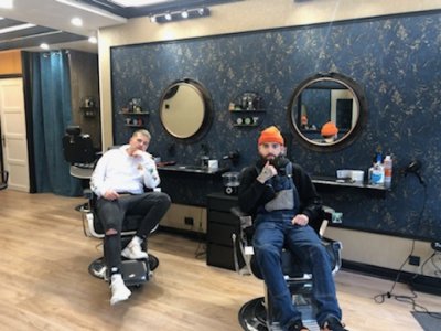 Les deux experts en coiffure et barbe, Alexis et Nils, ont ouvert O'Brothers Barber Shop à Caen. - Justine Tariel
