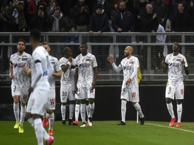 Les joueurs d'Amiens lors du match de Ligue 1 face au Paris-SG, au stade de la Licorne, le 15 février 2020 - FRANCOIS LO PRESTI [AFP/Archives]