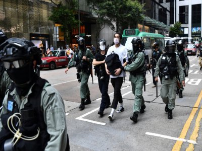 Un homme est arrêté par la police anti-émeutes à Hong Kong, le 27 mai 2020, lors d'une manifestation pro-démocratie - Anthony WALLACE [AFP]