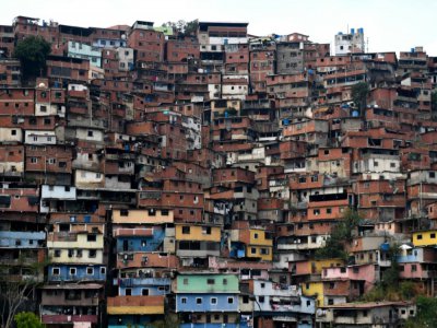 Vue du quartier de Petare, le 24 mai 2020 à Caracas, au Venezuela - Federico PARRA [AFP]
