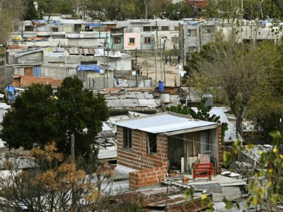 Le bidonville Villa Azul, à la périphérie de Buenos Aires, le 25 mai 2020 en Argentine - JUAN MABROMATA [AFP/Archives]