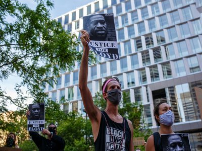 Manifestants qui réclament justice pour George Floyd, le 28 mai 2020 à Minneapolis - Kerem Yucel [AFP]