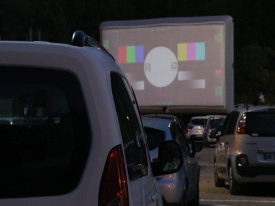 Le Drive-in organisé par le cinéma LUX à Caen a très bien démarré, avec un parking complet pour la première, au parc des expositions.