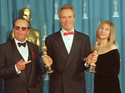 Clint Eastwood (centre) avait remporté en 1993 les Oscars du meilleur réalisateur et du meilleur film pour 'Impitoyable" - SCOTT FLYNN [AFP/Archives]