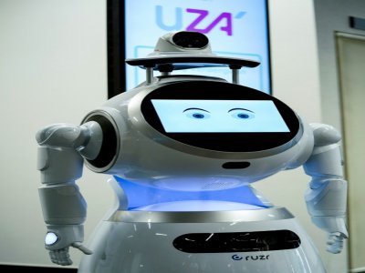 Un robot de la compagnie ZoraBots, capable de prendre la température des visiteurs, photographié le 29 mai 2020 à l'hôpital d'Anvers - Kenzo TRIBOUILLARD [AFP]