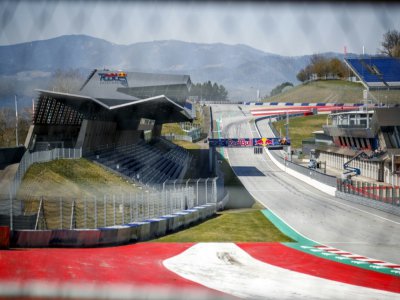 La ligne droite des stands du circuit de F1 de Spielberg le 17 avril 2020 en Autriche - ERWIN SCHERIAU [APA/AFP/Archives]