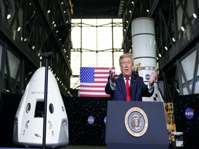 Le président américain fait un discours après le décollage de la fusée SpaceX Falcon 9 et de la capsule Crew Dragon, au centre spatial Kennedy, le 30 mai 2020 en Floride - MANDEL NGAN [AFP]