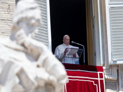 Le pape François s'adresse à la foule place Saint-Pierre, le 31 mai 2020 au Vatican - Tiziana FABI [AFP]