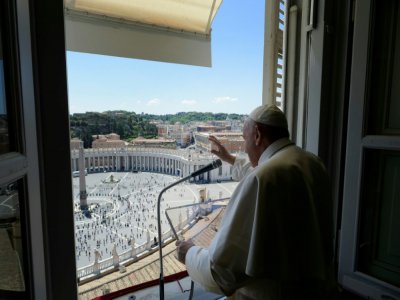 Le pape François lors de la prière devant la Place Saint-Pierre le 31 mai 2020, dans cette photo transmise par le service de presse du Vatican - Handout [VATICAN MEDIA/AFP]