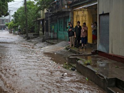 Une rue inondée après le passage de la tempête tropicale Amanda à San Salvador, le 31 mai 2020 - Yuri CORTEZ [AFP]