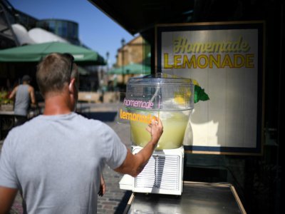 Signalisation sur sa limonade sur un étal de Camden Market à Londres le 1er juin 2020 - DANIEL LEAL-OLIVAS [AFP]